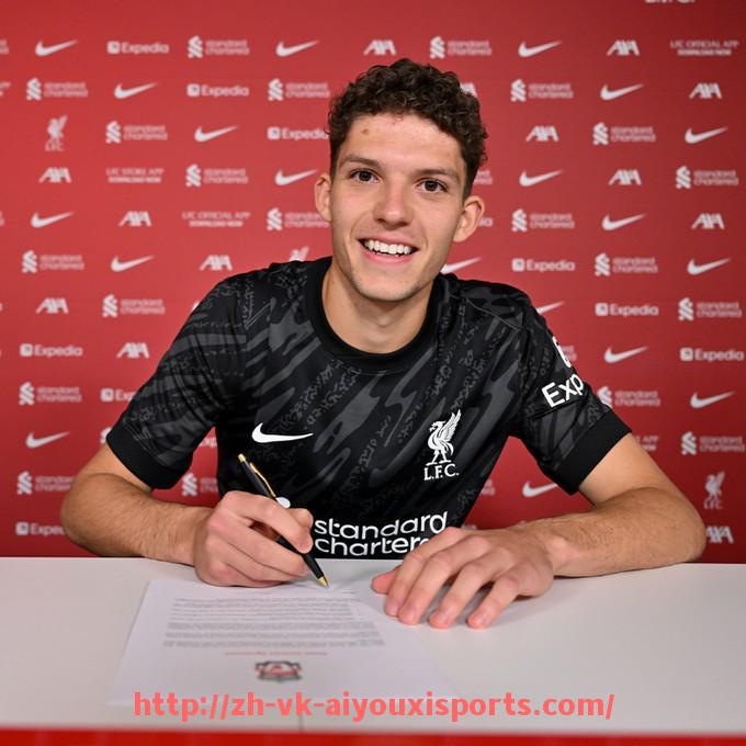 爱游戏体育官网-韩国足球运动员在英超效力的球队及其表现分析